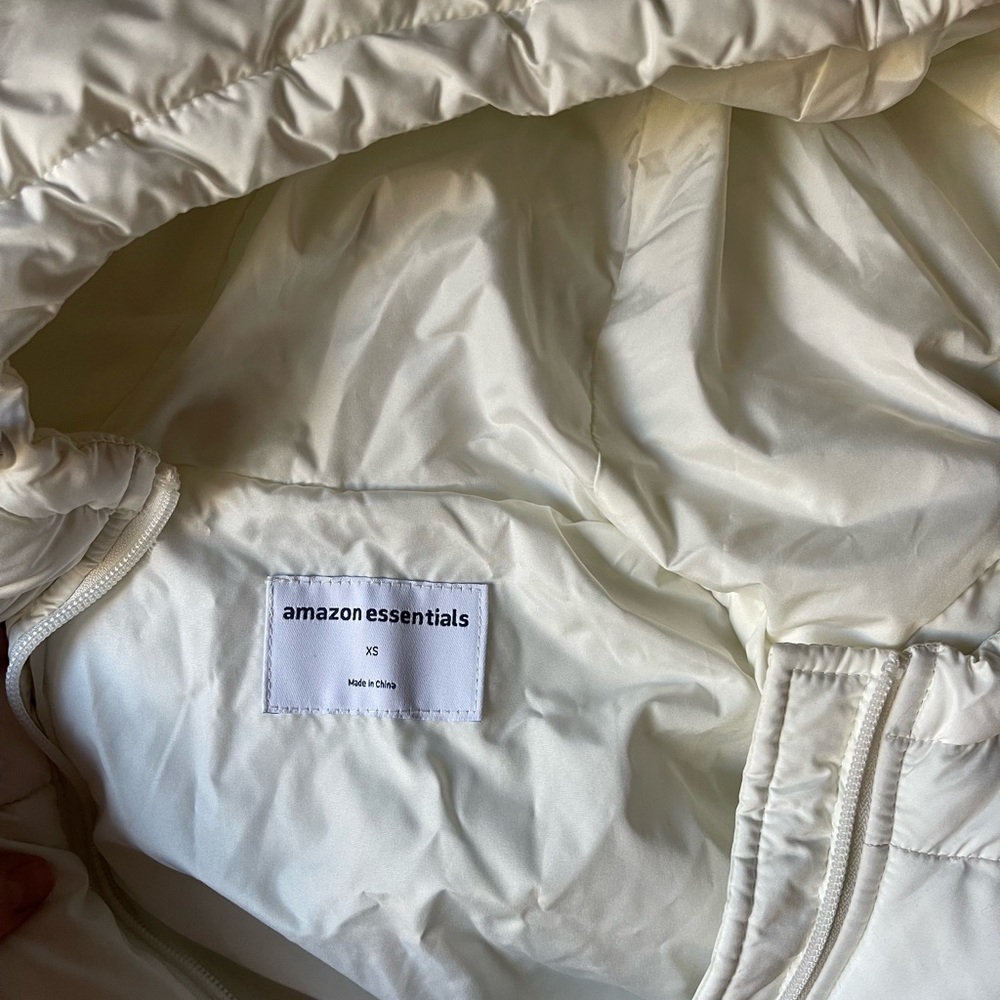 XS AMAZON WHITE PUFFY WITH HOOD